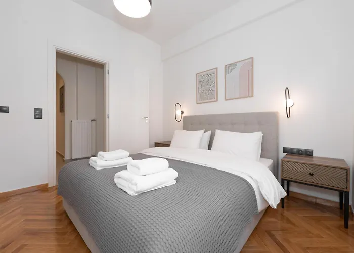 Kolonaki Elegant Apartment With Balcony