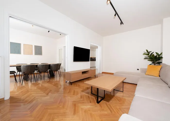 Kolonaki Elegant Apartment With Balcony