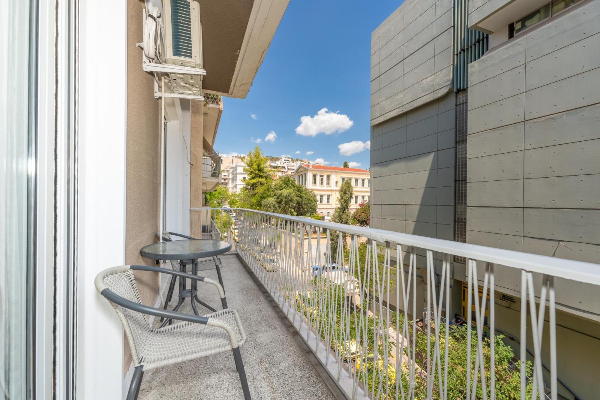 Kolonaki Elegant With Balcony Apartment